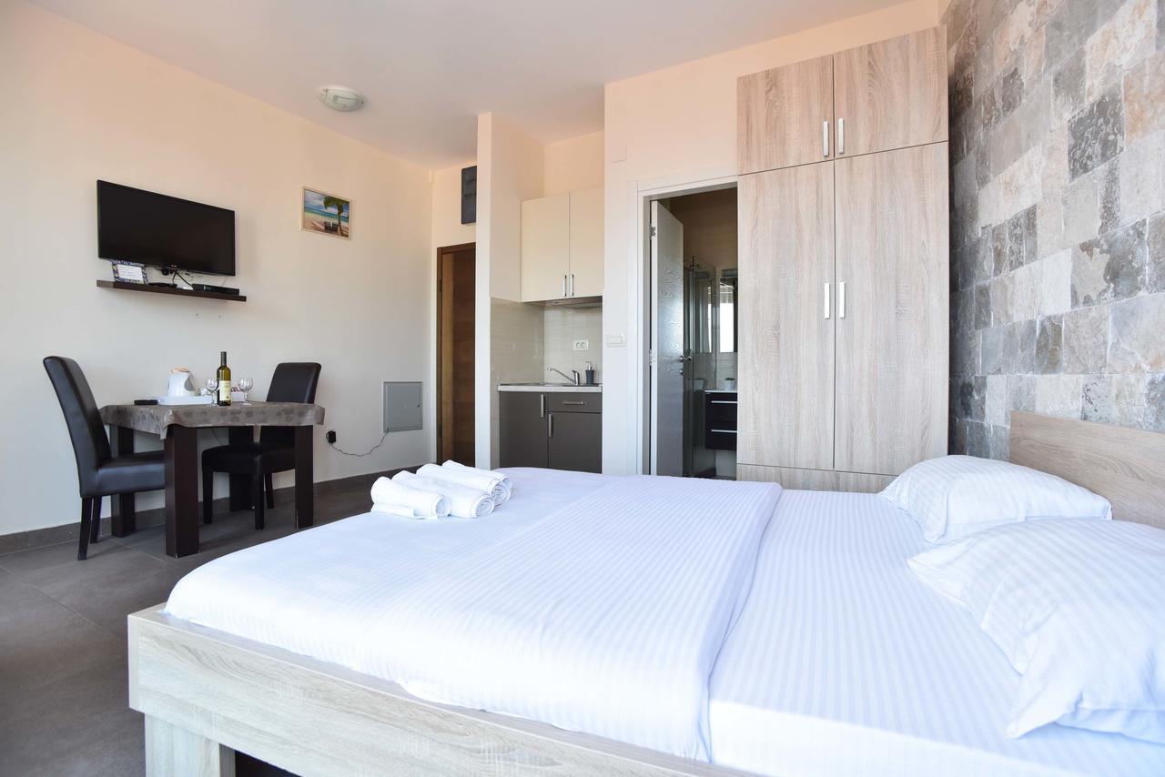 Apartments Jelusic บุดวา ภายนอก รูปภาพ